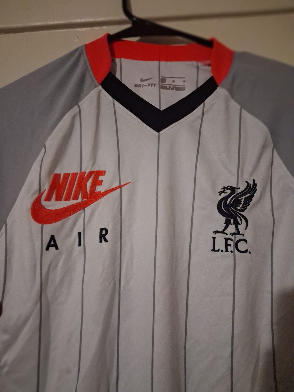 Nike Men LFC White & Gray Pinstripe Soccer Top Large